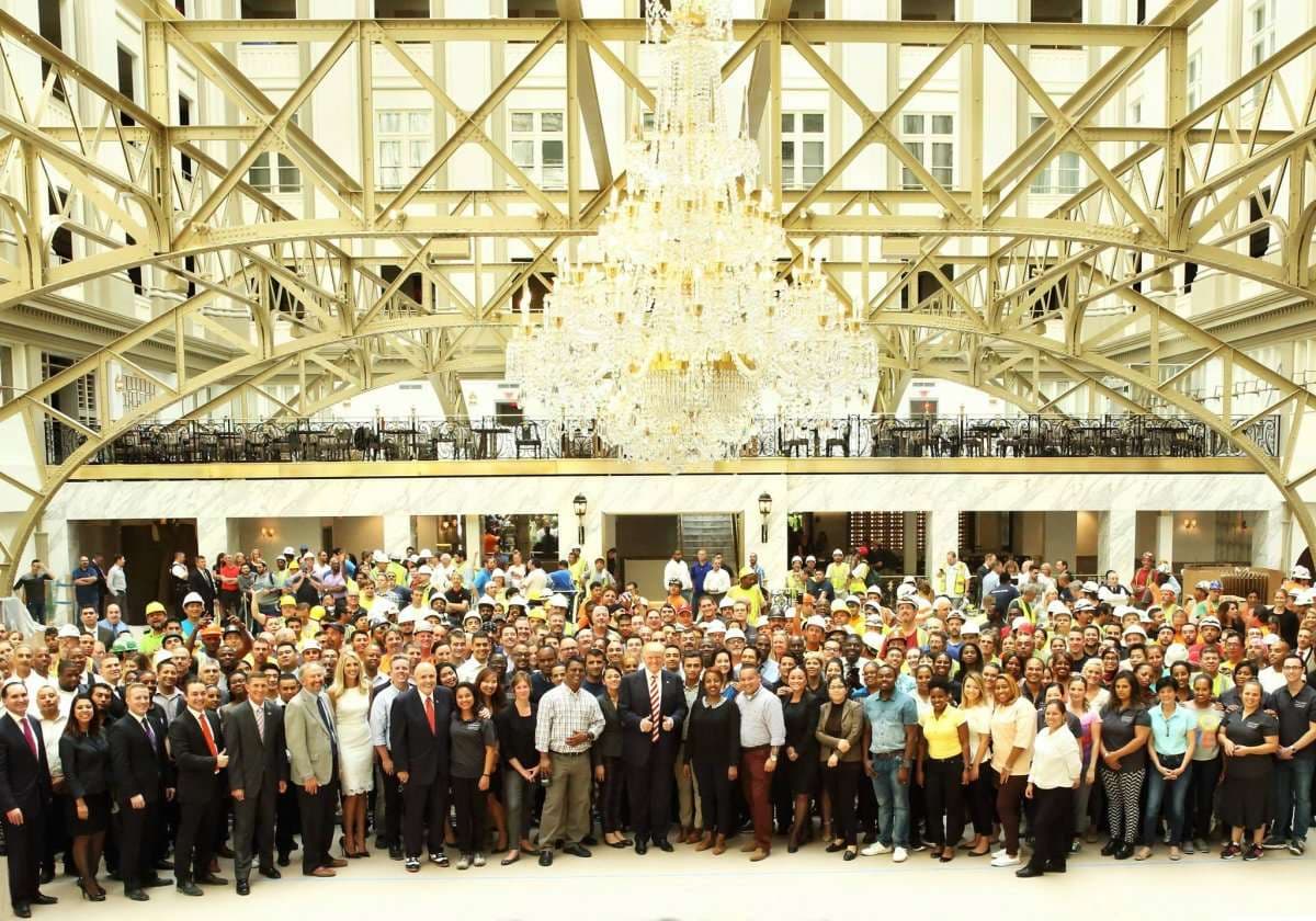 Brenda hotelit 200 milionë dollarësh të Trump (FOTO)