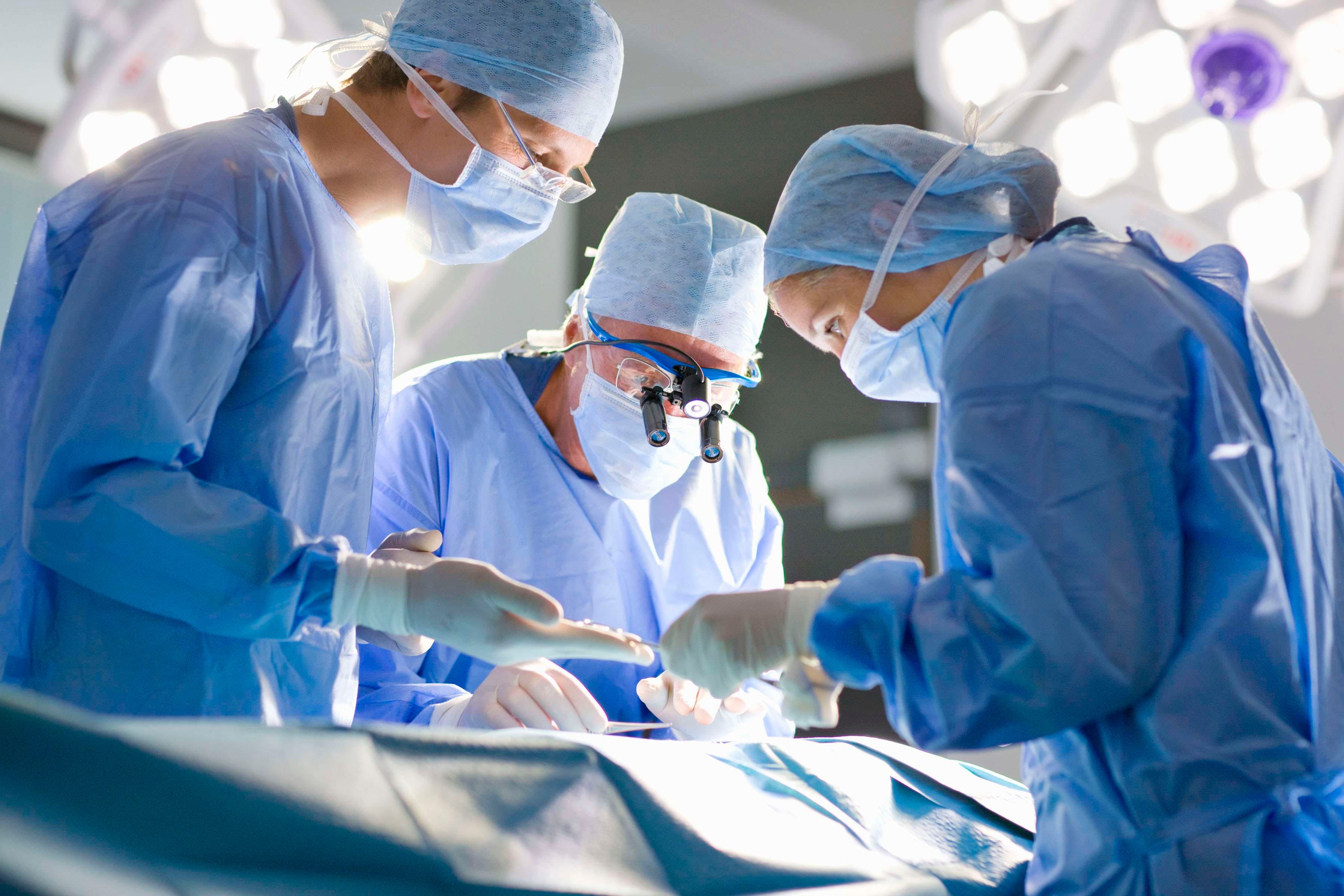 Pas djegies së rëndë ia transplantuan barkun në fytyrë