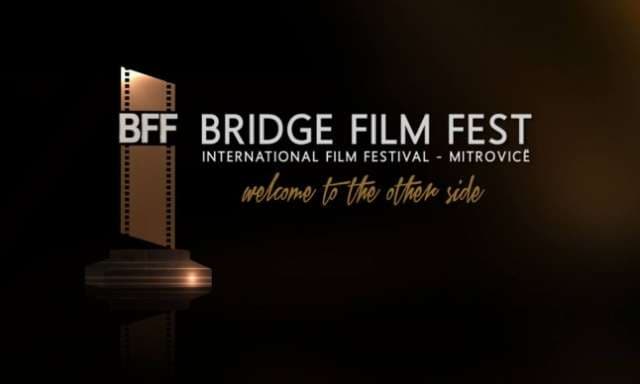 Mysafirët dhe gazetarët e Bridge Film Fest nuk akomodohen, mbesin në rrugë