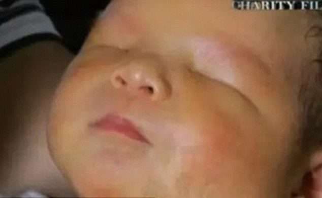 Lind foshnja pa sy (VIDEO)