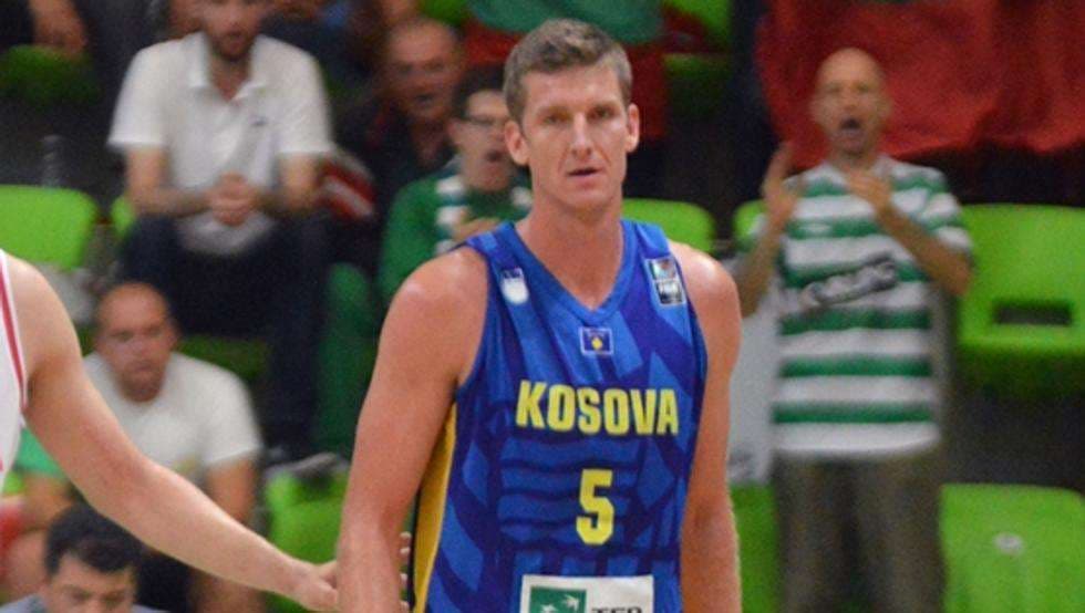 Sa para ka përfituar Justin Doellman nga Kosova?