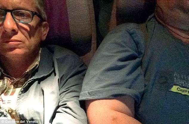 Paditë linjën ajrore pasi e kishin ulur afër një njeriu me mbipeshë