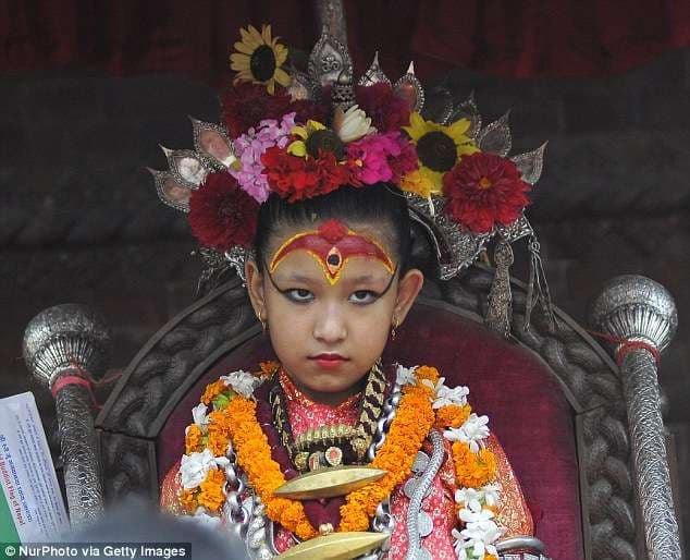 Shtatë vjeçarja shpallet perëndeshë në Nepal