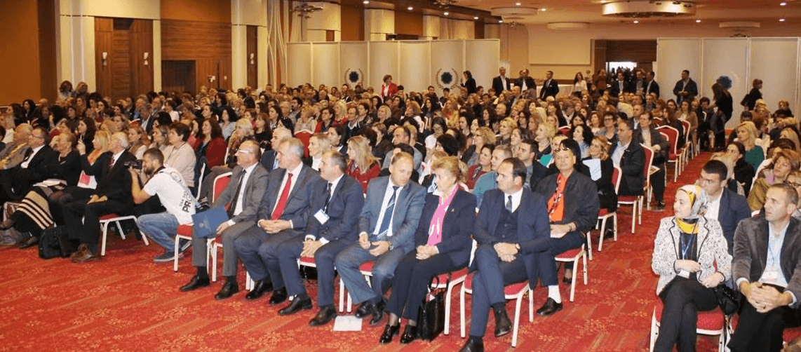 Në Prishtinë po mbahet konferenca për kancerin e gjirit