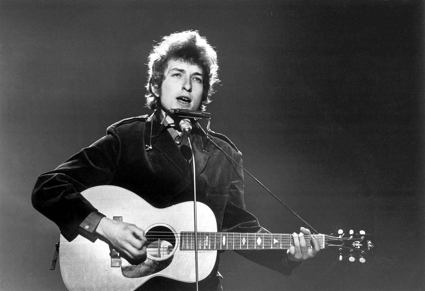 Pyetja 1 milion dollarëshe pas Nobelit të Bob Dylan
