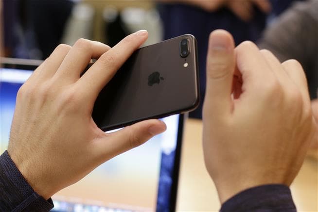 Ndërroi emrin për një iPhone 7