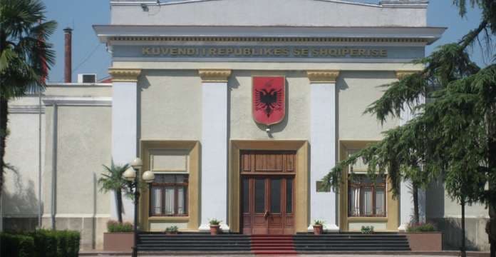 Debate në Parlamentin e Shqipërisë për Kosovën, Alibeaj kërkon interpelancë me Ramën