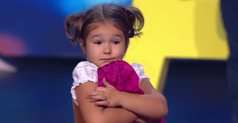 Katërvjeçarja e cila flet shtatë gjuhë (VIDEO)