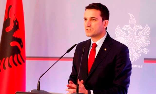 Veliaj uron 111-vjetorin e Pavarësisë: Flamujt që valëviten sot na tregojnë sa të bekuar jemi që jetojmë në këto toka