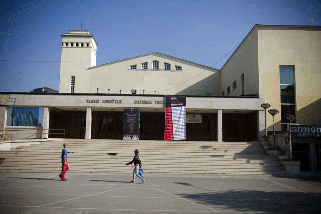 Teatri Kombëtar i Kosovës anulon shfaqjen e sotme pas shembjes së Teatrit Kombëtar në Tiranë