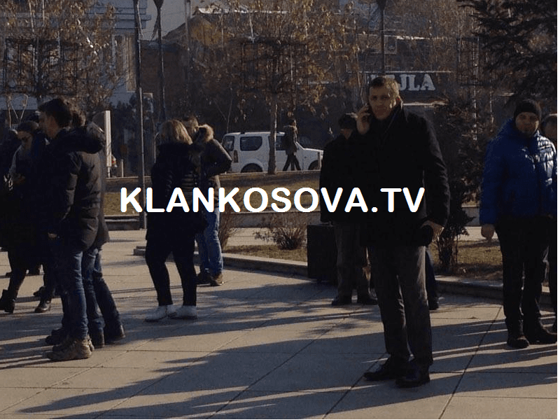 Salih Zyba pjesë e protestës para Kuvendit (FOTO)