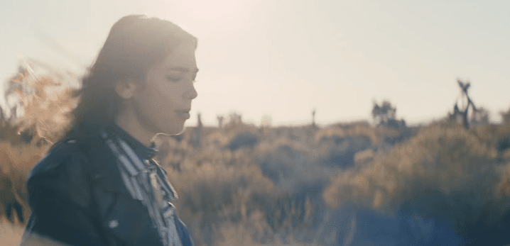Dua Lipa publikon klipin e këngës "Be The One" (VIDEO)