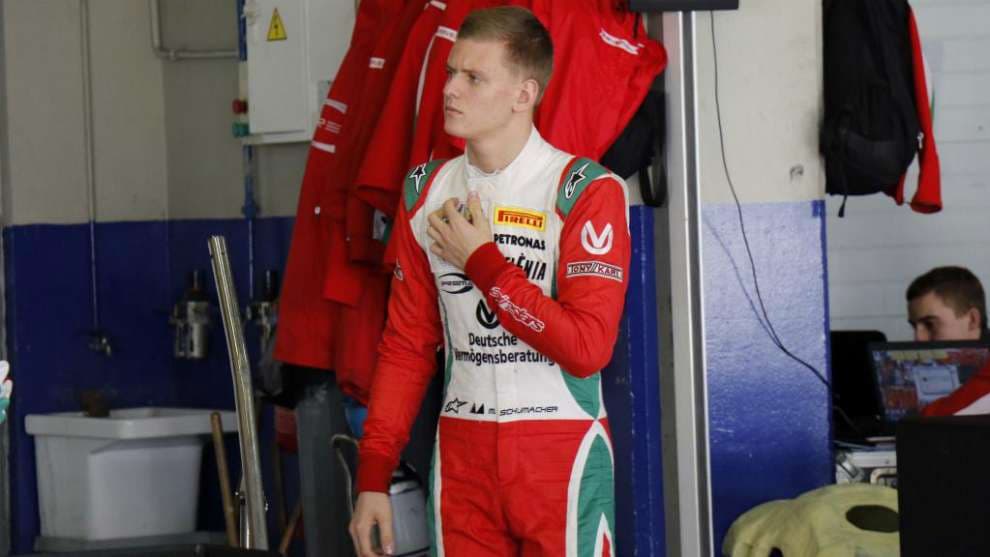 Djali i Michael Schumacher hapave të babait (VIDEO)