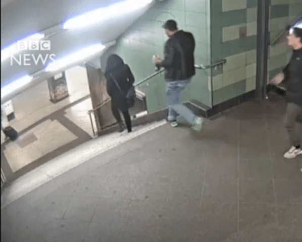 Sulmi më i çuditshëm që keni parë së fundmi (VIDEO)
