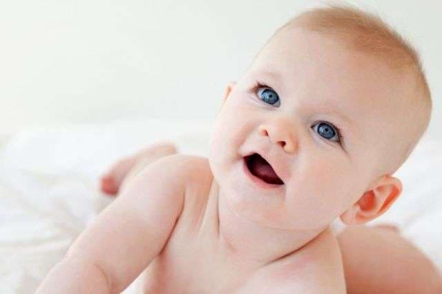 Sa shpesh duhet larë një bebe brenda javës?