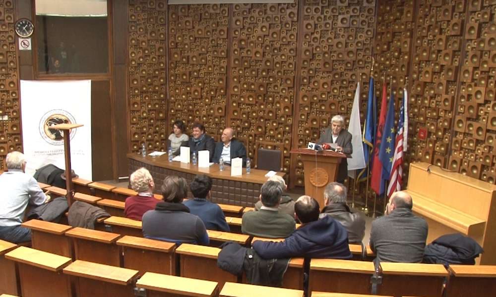 Muhamedin Kullashi promovon “Dy gjenealogjitë e modernitetit”