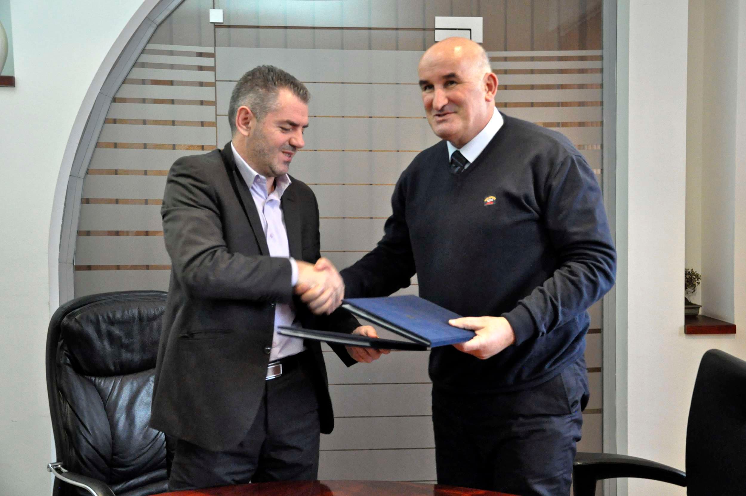 MKRS investon mbi 300 mijë euro në Shtëpinë e Kulturës në Viti