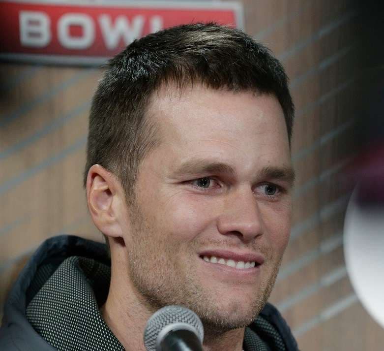 Tom Brady qan kur flet për babanë