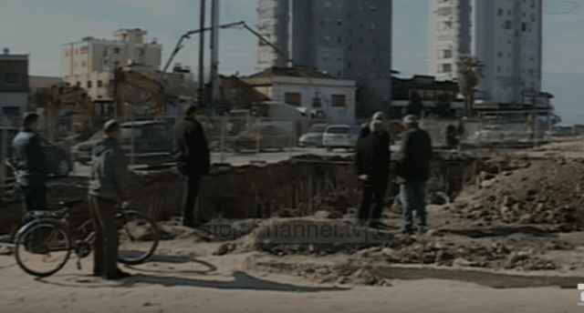 Gërmimet në Durrës, shfaqen objekte të tjera historike (VIDEO)