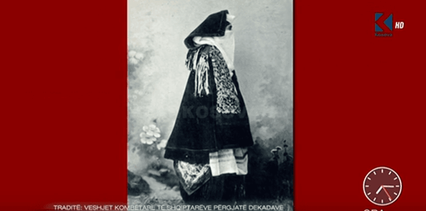 1900: Kartolina e vjetra shqiptare me veshje kombëtare (VIDEO)