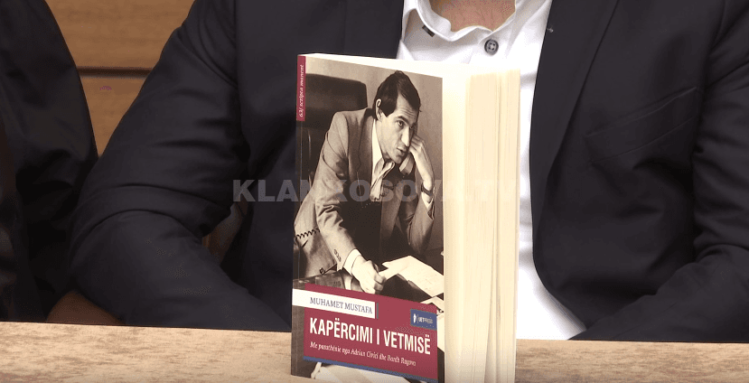 Muhamet Mustafa promovon në Mitrovicë librin “Kapërcimi i Vetmisë” (VIDEO)