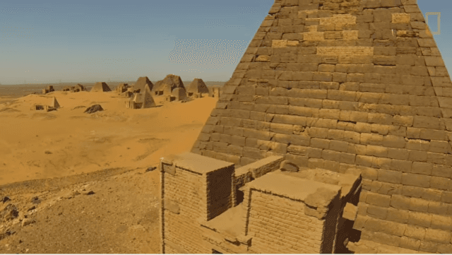 Pamje mahnitëse të piramidave në Sudan (VIDEO)