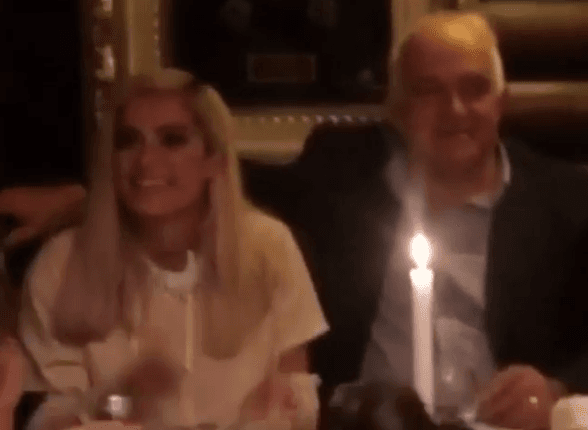 Bebe Rexha këndon shqip bashkë me familjen (VIDEO)