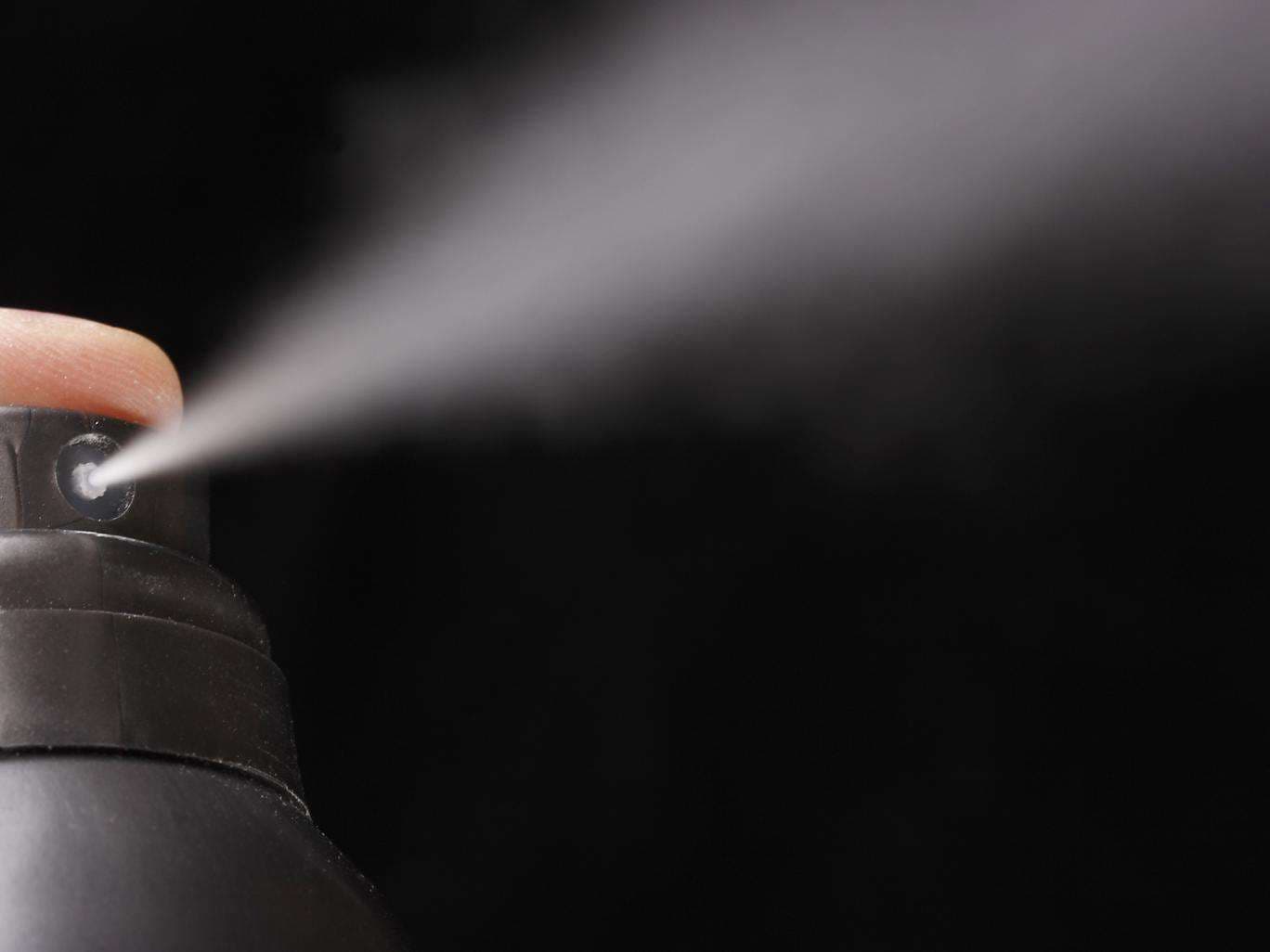 Vdes 12 vjeçarja pas përdorimit të tepërt të deodorantit