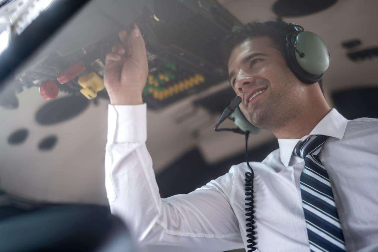Piloti shpjegon se çka ndodh nëse nuk i shkyçni pajisjet elektronike në aeroplan