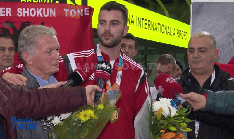 Smajlaj tani synon titullin e kampionit të botës (VIDEO)
