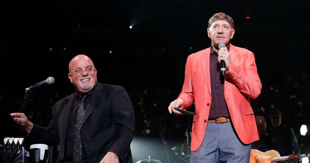 Kur legjenda e muzikës bën duet me atë të aktrimit (VIDEO)
