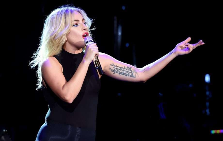 Lady Gaga debuton me këngën e re në Coachella (VIDEO)