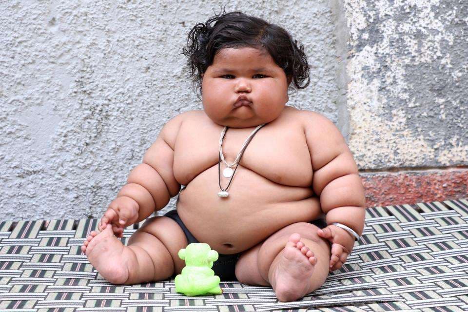 Foshnja tetë muajshe që peshon afro 16 kilogramë (FOTO)