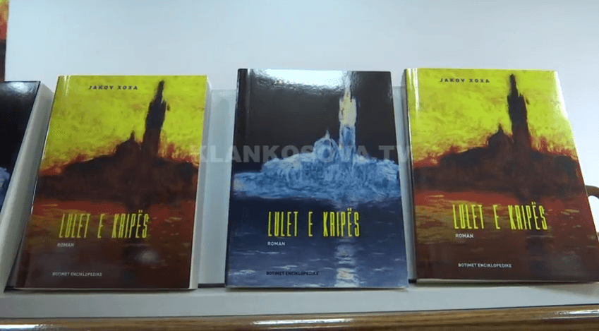 Jakov Xoxa “ringjallet” me romanin “Lulet e kripës” (VIDEO)
