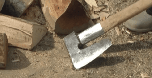 Gjakovë: Burri tenton ta vrasë një tjetër me sëpatë