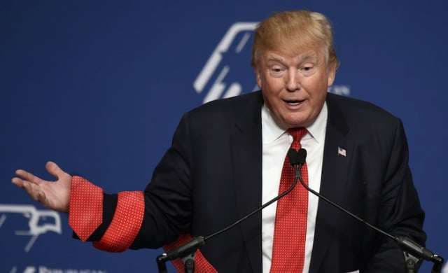 Shakaja e re: Trump me kravata shumë të gjata