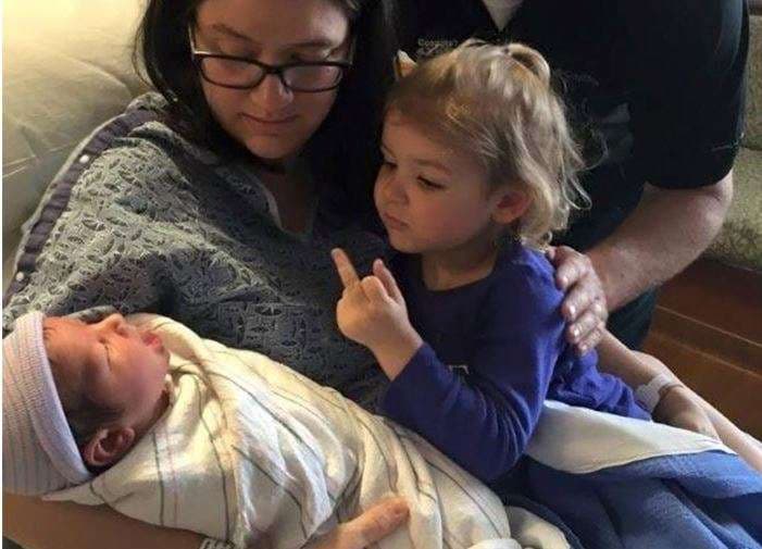 Kur vëllezërit dhe motrat xhelozojnë të porsalindurin (FOTO)