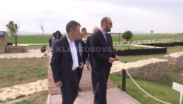 Ministri i Kulturës i Malit të Zi vizitoi parkun arkeologjik "Ulpiana"