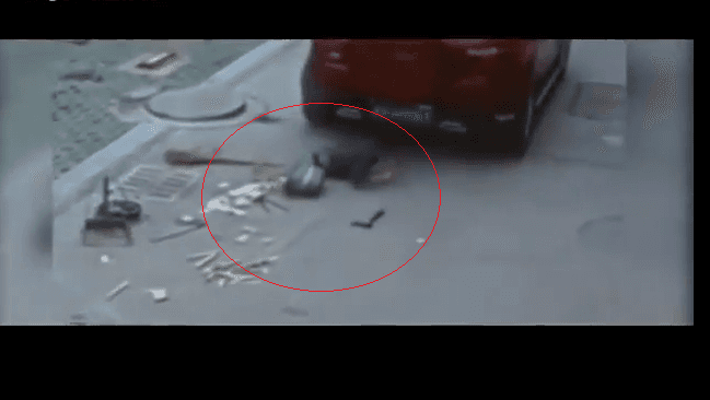 Momenti shokues kur gjashtëvjeçari i shpëton vdekjes (VIDEO)