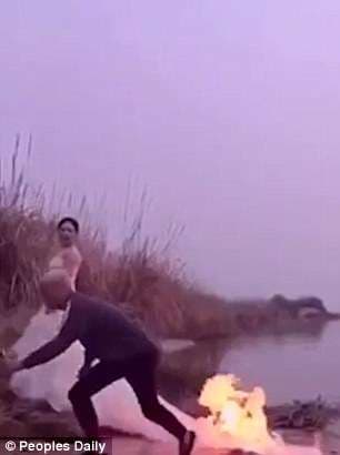 Fustani i nusërisë në flakë për foto më të mira (VIDEO)