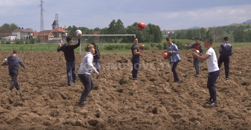 Lërohet stadiumi i futbollit (VIDEO)