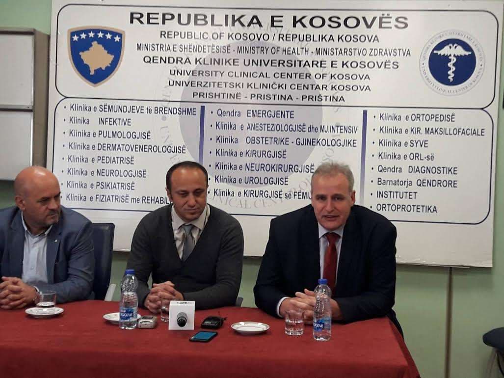 Handikos dhuron 40 karroca për bartje të pacientëve në QKUK