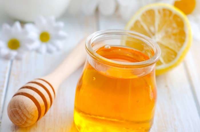 Rinohuni vetëm me mjaltë e limon