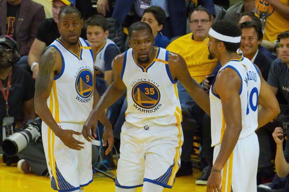 Finalja në NBA: Warriors mposhtin Cavaliers në ndeshjen e parë (VIDEO)