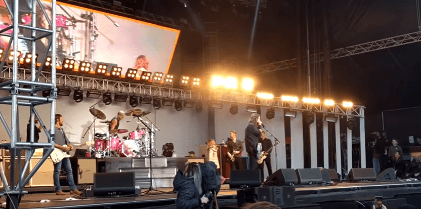 E bija e Dave Grohl performon me Foo Fighters