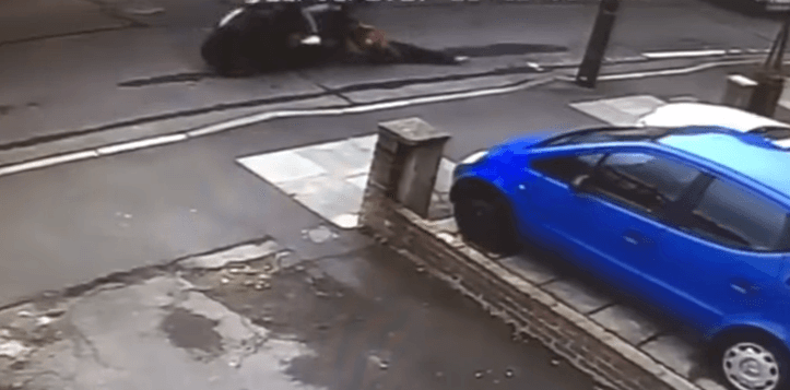 Shokuese: Refuzon ta lëshojë çantën, hajdutët e tërheqin zvarrë në rrugë (VIDEO)