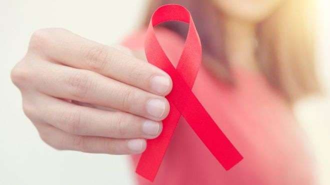 Përgjysmohet numri i vdekjeve nga HIV/Aids