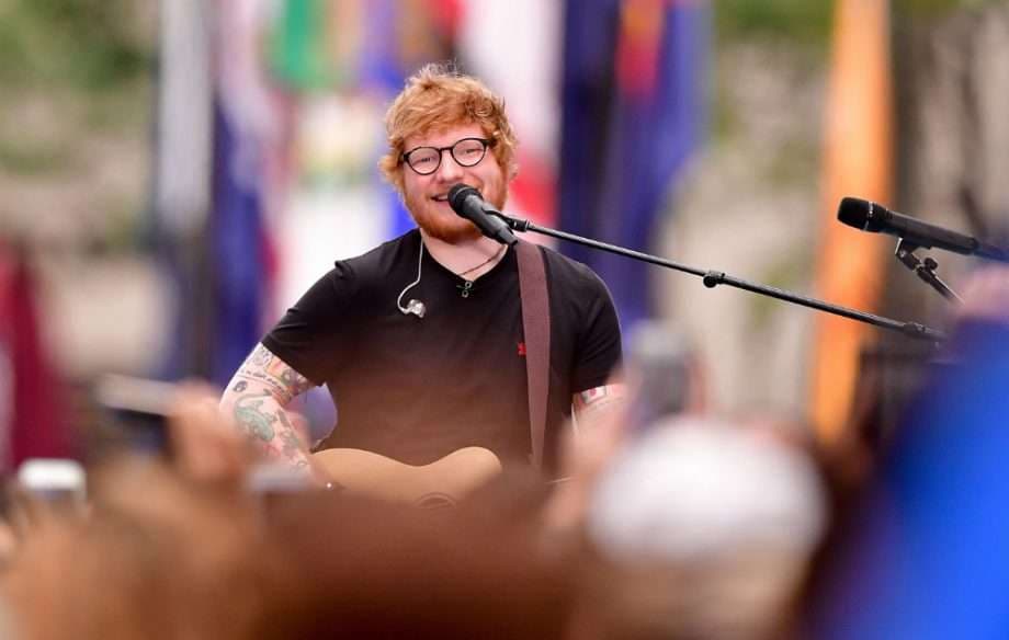 Ed Sheeran thotë se vajzën nuk e ka adhuruese pasi qanë nga këngët e tij