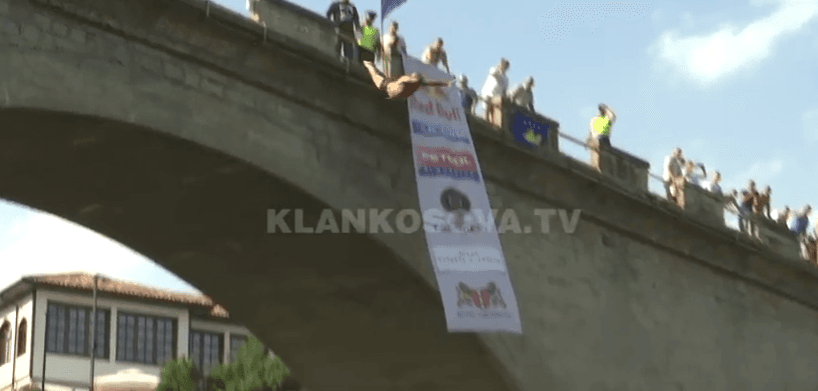Pakënaqësi në ndarjen e çmimeve për kërcyesit nga Ura e Fshejt (VIDEO)