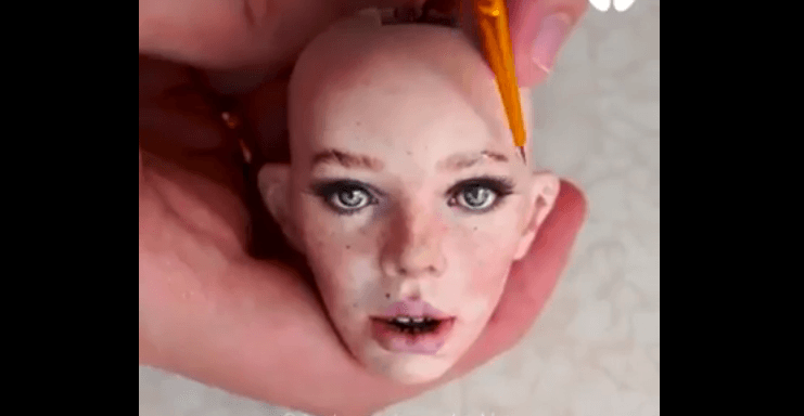 Artistët rusë krijojnë kukulla kaq realiste (VIDEO)